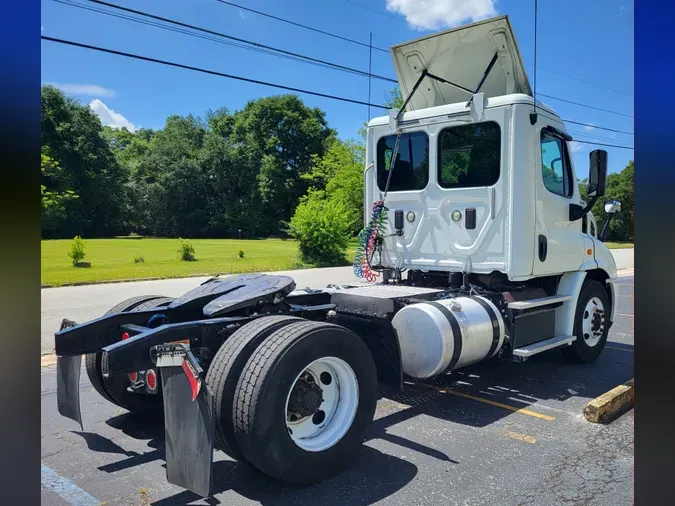 2016 FREIGHTLINER/MERCEDES CASCADIA 113