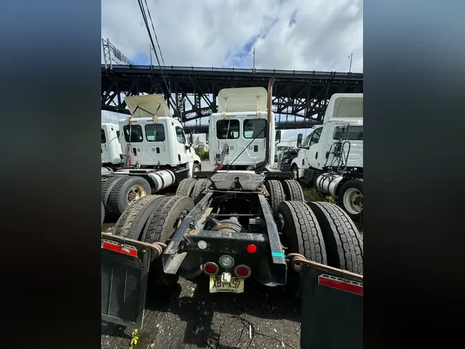 2014 FREIGHTLINER/MERCEDES CASCADIA 125