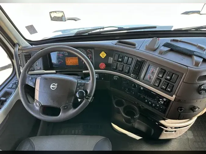 2018 VOLVO VNL64T780