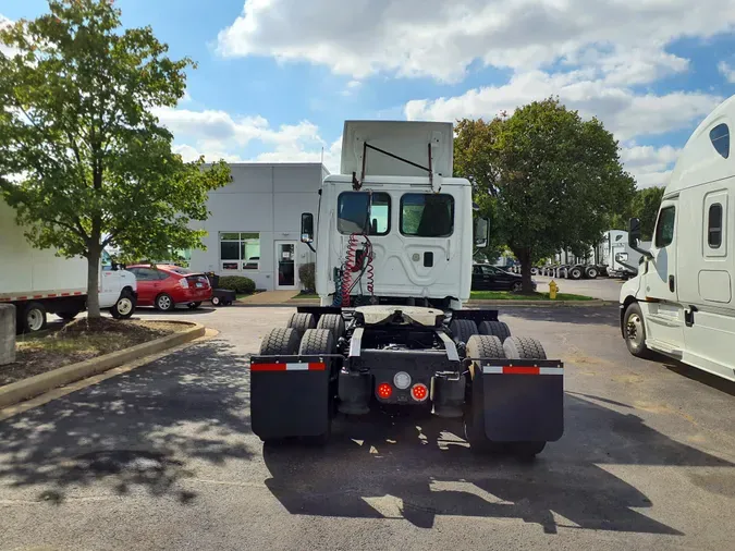 2016 FREIGHTLINER/MERCEDES CASCADIA 125