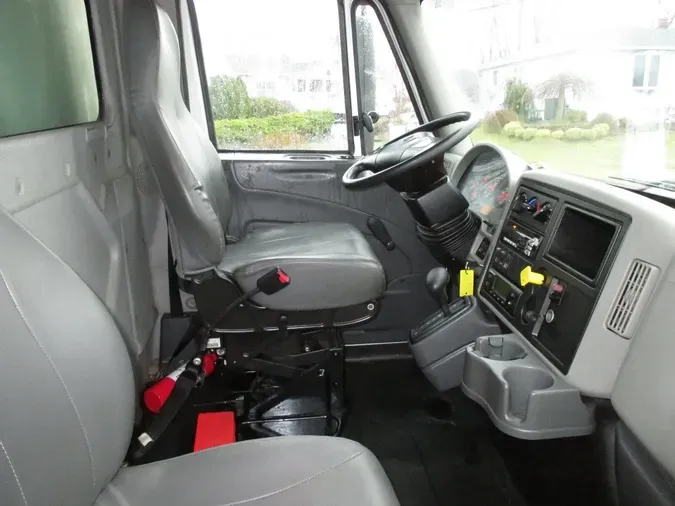 2017 INTERNATIONAL 4300