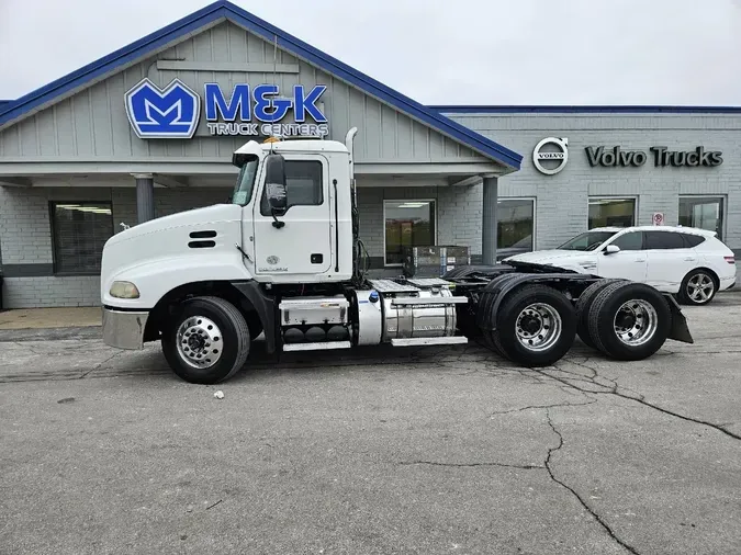 2015 MACK CXU613