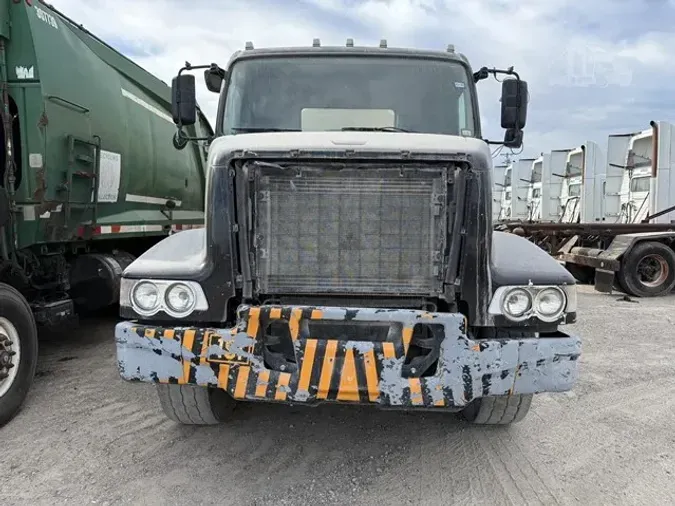 2015 VOLVO VHD64F200