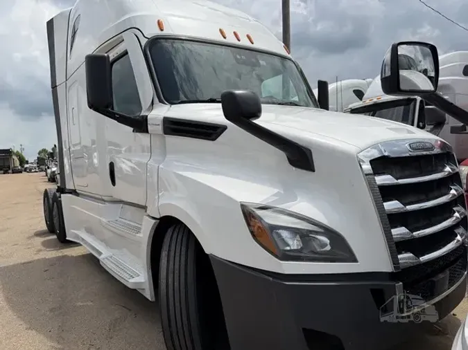 2021 FREIGHTLINER CASCADIA 126