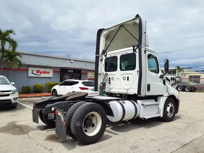 2020 FREIGHTLINER/MERCEDES NEW CASCADIA 12600108015dbef0a3fe36efe07b27c5cb3
