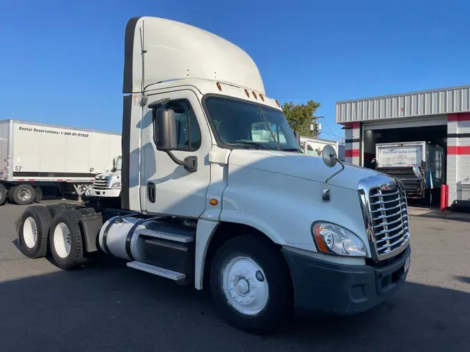 2016 FREIGHTLINER/MERCEDES CASCADIA 125