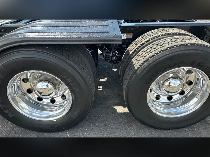 2022 KENWORTH T880