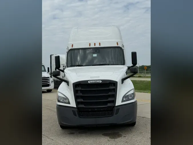 2022 FREIGHTLINER Cascadia 126