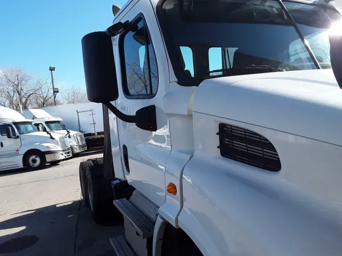 2017 FREIGHTLINER/MERCEDES CASCADIA 113