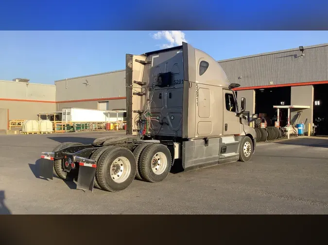 2022 Freightliner Cascadia 126