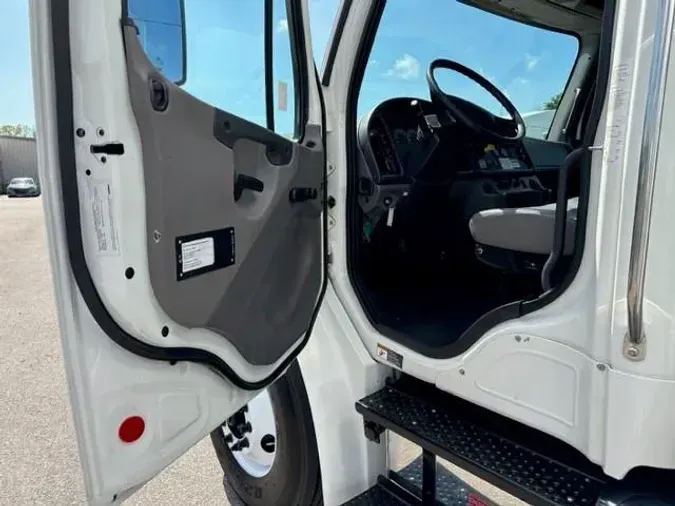 2017 Freightliner Business Class M2 106