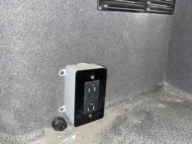 2023 Volvo VNR64T400