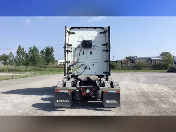 2021 Freightliner Cascadia 126