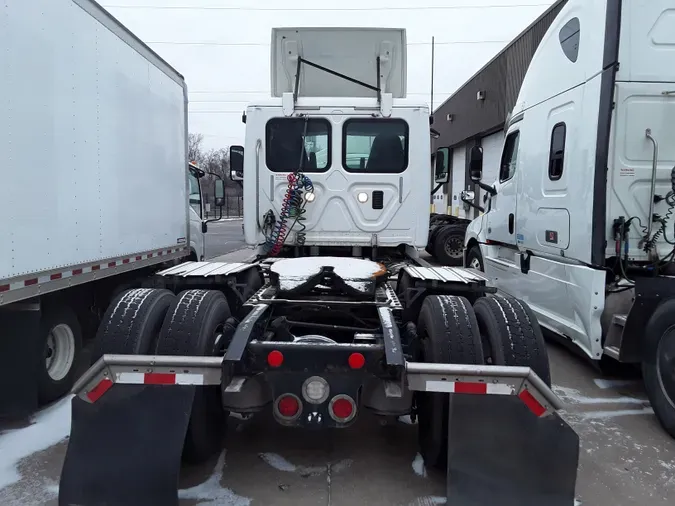 2015 FREIGHTLINER/MERCEDES CASCADIA 125