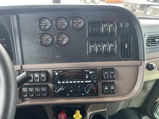 2024 Peterbilt 389