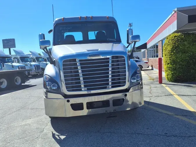 2019 FREIGHTLINER/MERCEDES CASCADIA 125