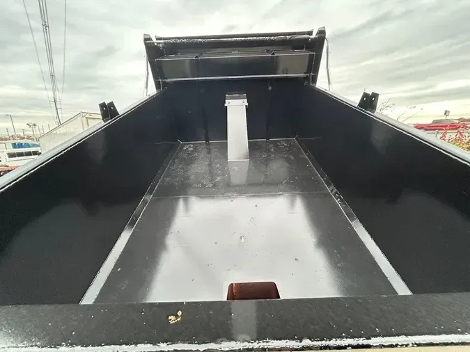 2018 Freightliner M2 106