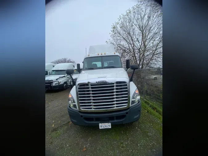 2018 FREIGHTLINER/MERCEDES CASCADIA 125