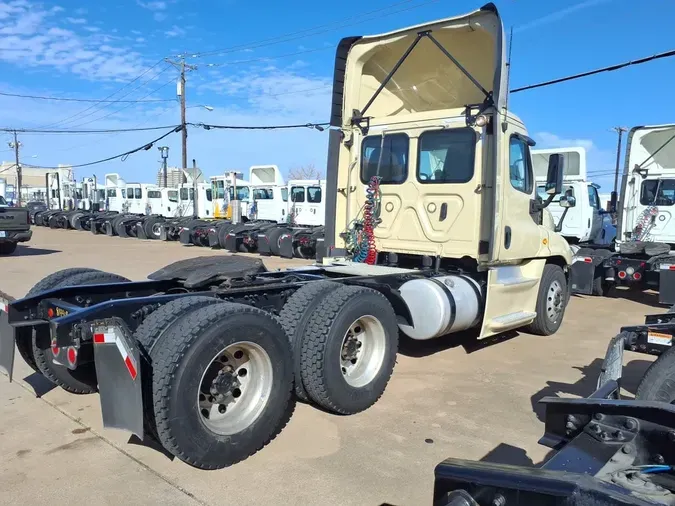 2019 FREIGHTLINER/MERCEDES CASCADIA 125