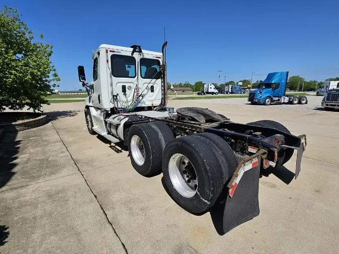 2016 FREIGHTLINER CASCADIA