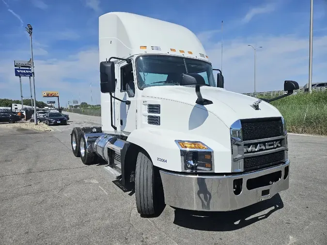 2020 MACK AN64T