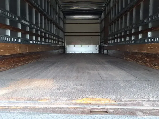 2018 FREIGHTLINER M2 106