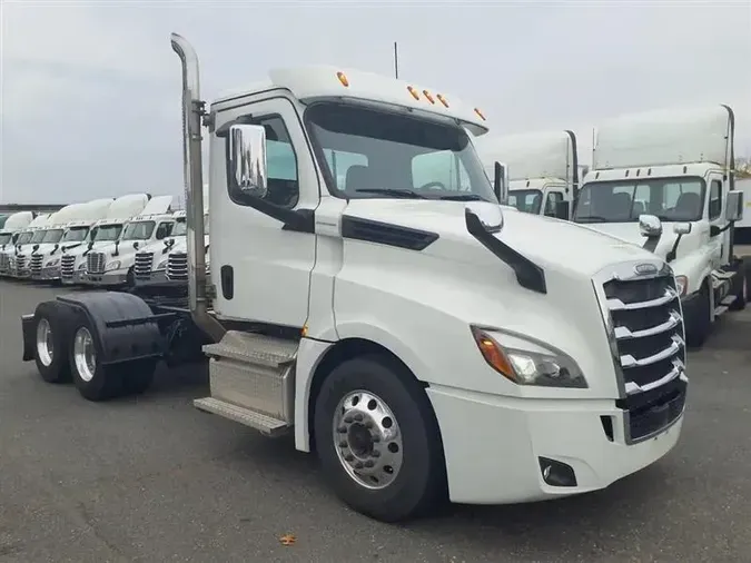 2020 FREIGHTLINER CA126