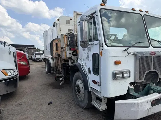 2009 PETERBILT 320