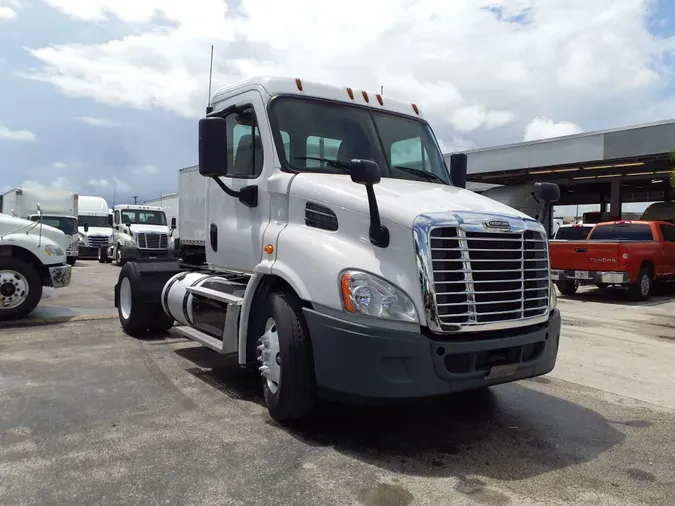 2016 FREIGHTLINER/MERCEDES CASCADIA 113