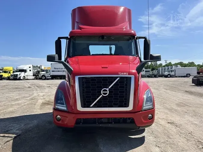 2020 VOLVO VNR64T300