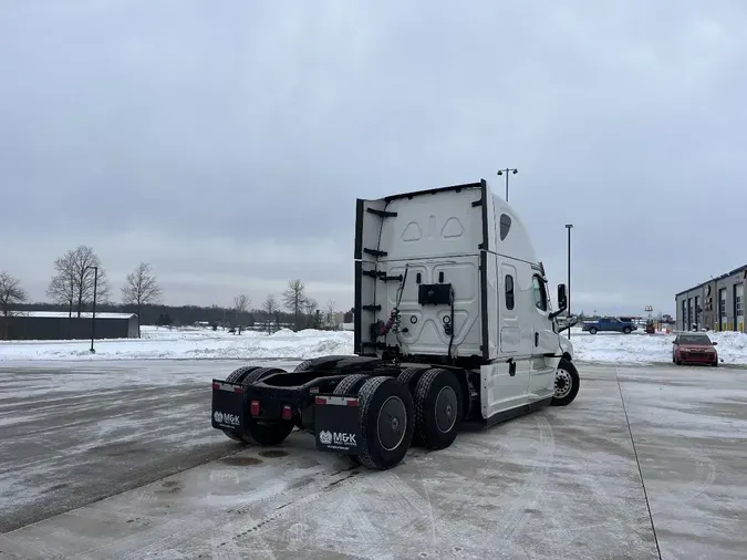 2023 FREIGHTLINER Cascadia 126