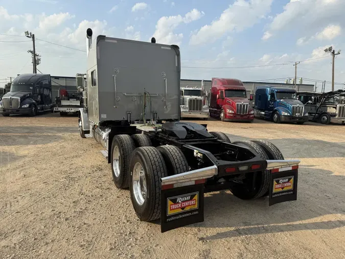 2023 Peterbilt 389