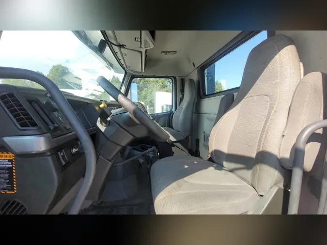 2019 Volvo VNL300