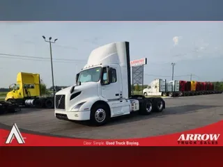 2021 VOLVO VNR64T300