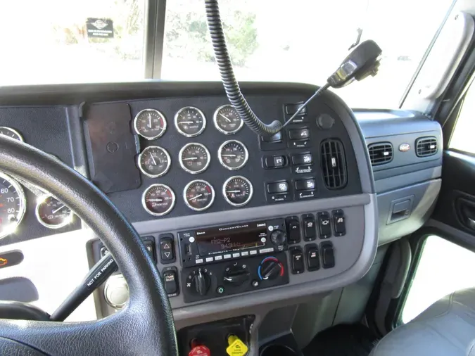 2022 Peterbilt 389