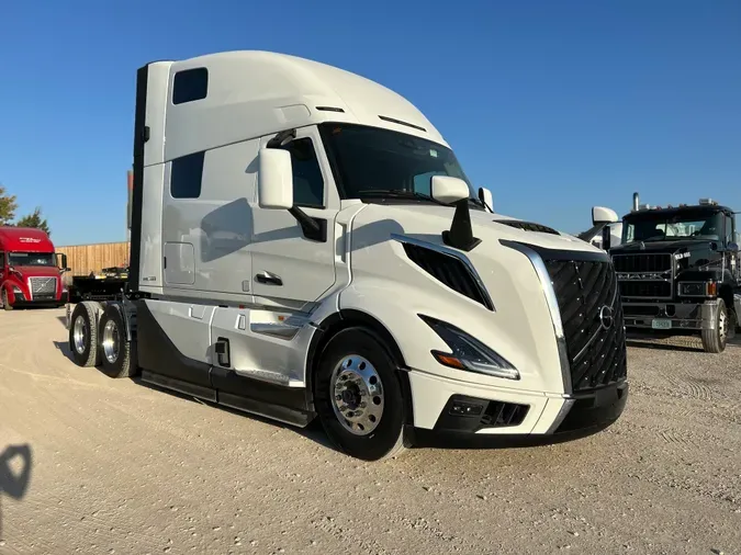 2025 VOLVO VNL64T860