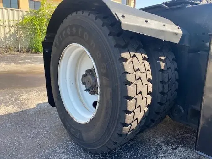 2022 AutoCar ACTT42