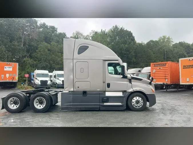 2023 Freightliner Cascadia 126
