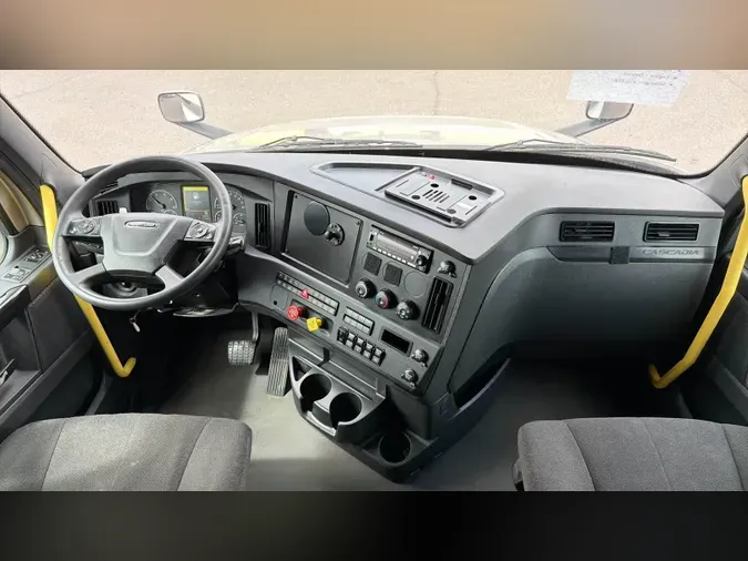 2025 Freightliner Cascadia 1260073c4bbd074518d6c6dd36eb82f1924