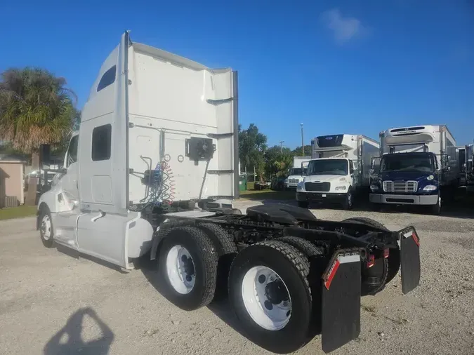 2019 NAVISTAR INTERNATIONAL LT625 SLPR CAB