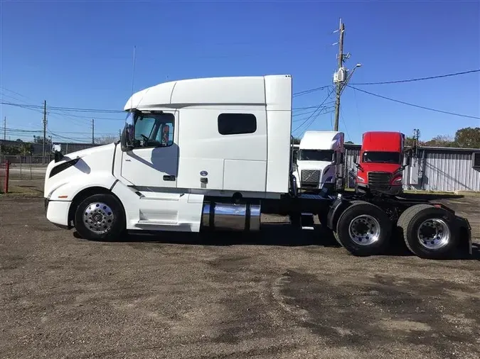 2021 VOLVO VNL740