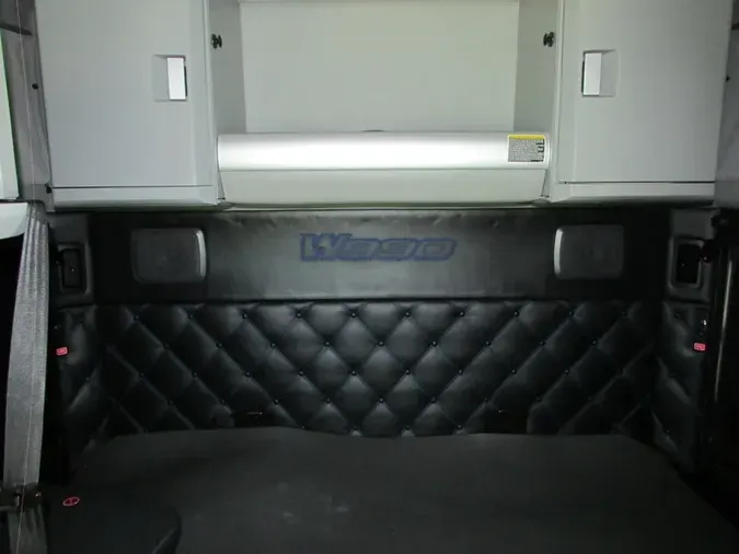 2023 Kenworth W990