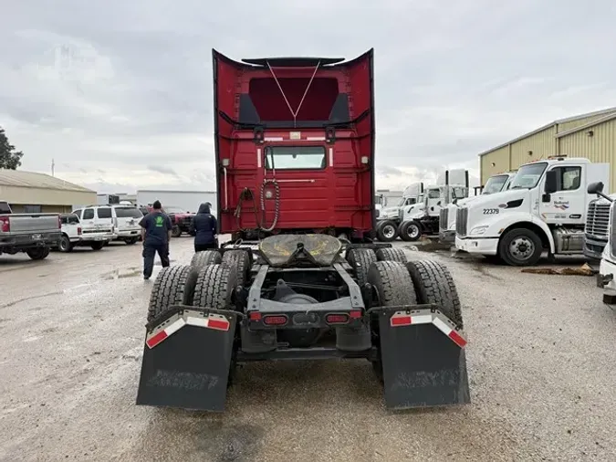 2022 VOLVO VNR64T300