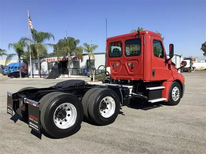 2020 FREIGHTLINER CA126