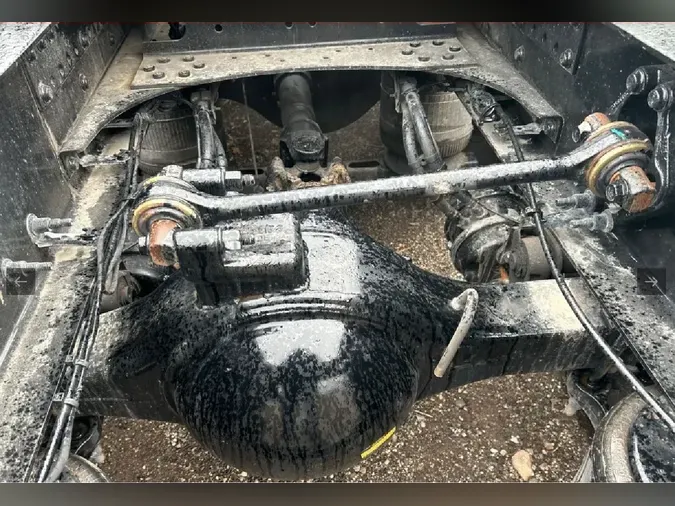 2025 VOLVO VNL64T760