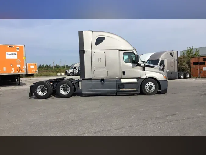 2022 Freightliner Cascadia 126