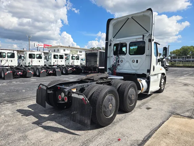 2018 FREIGHTLINER/MERCEDES CASCADIA 125