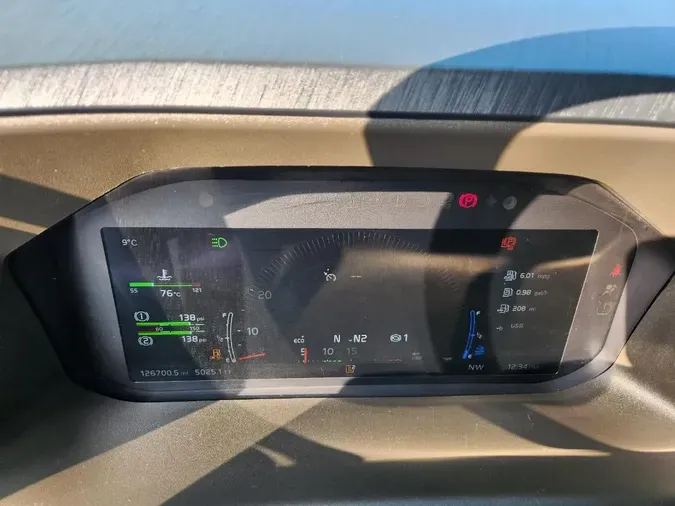 2025 VOLVO VNL64T860