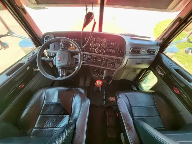 2022 Peterbilt 389