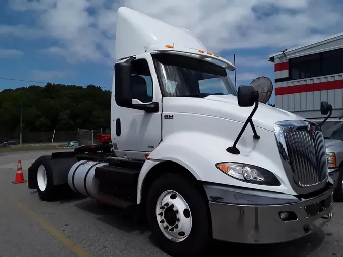 2019 NAVISTAR INTERNATIONAL RH613 DAYCAB S/A